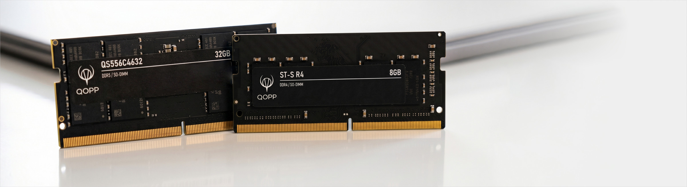 Модули оперативной памяти QOPP SO-DIMM: QS556C4632 DDR5 32 ГБ и ST-S R4 DDR4 8 ГБ