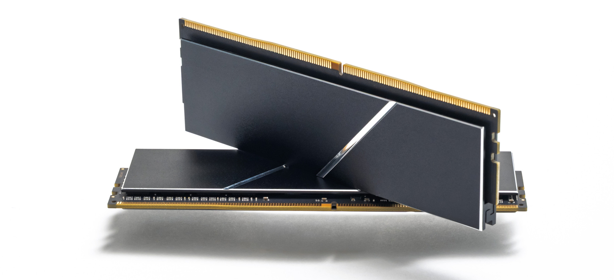 Оперативная память QOPP UDIMM: два модуля DDR4 с радиаторами